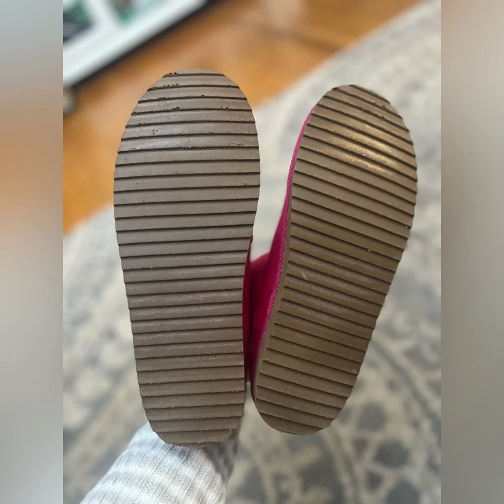💕 Old Navy Faux Suede Sherpa-Lined Booties in Pink